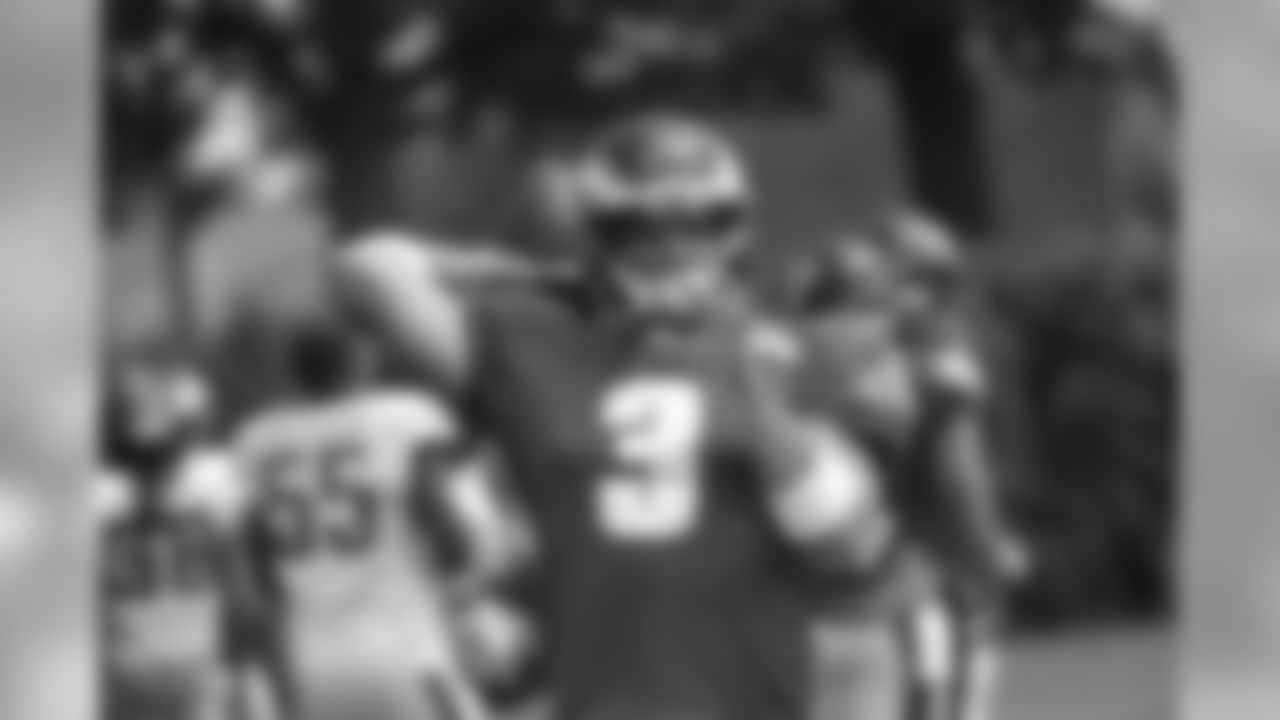 QB Mark Sanchez warms up with a few tosses
