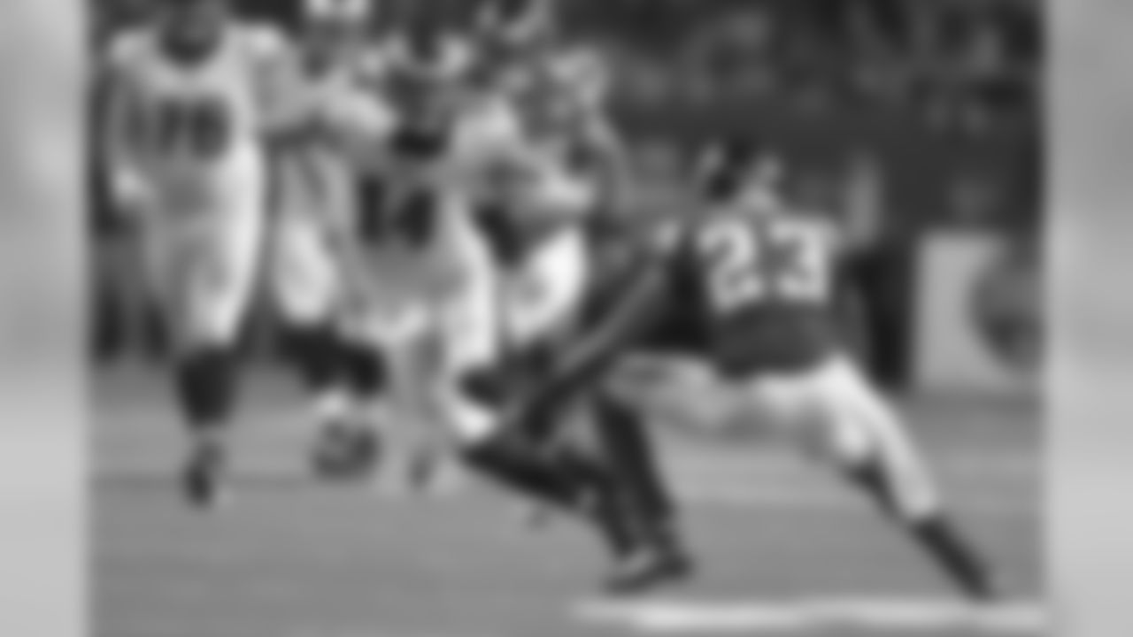 WR Riley Cooper moves quickly