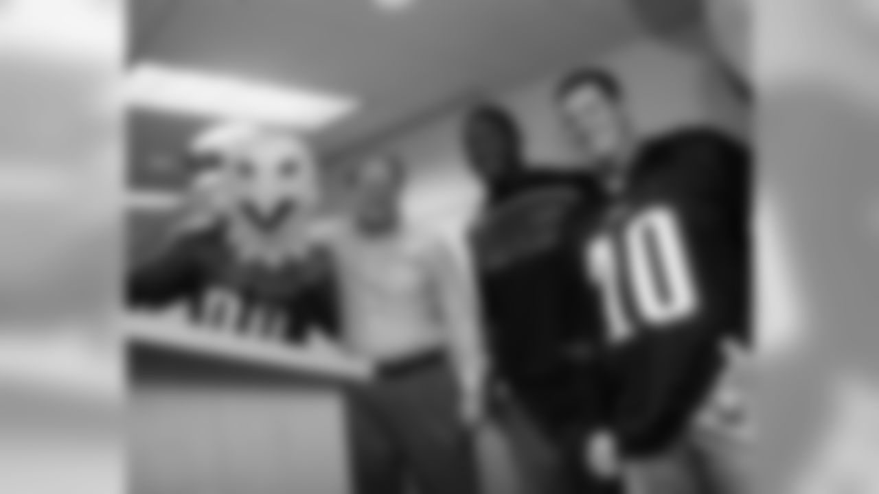 SWOOP and LB Akeem Jordan join in a photo