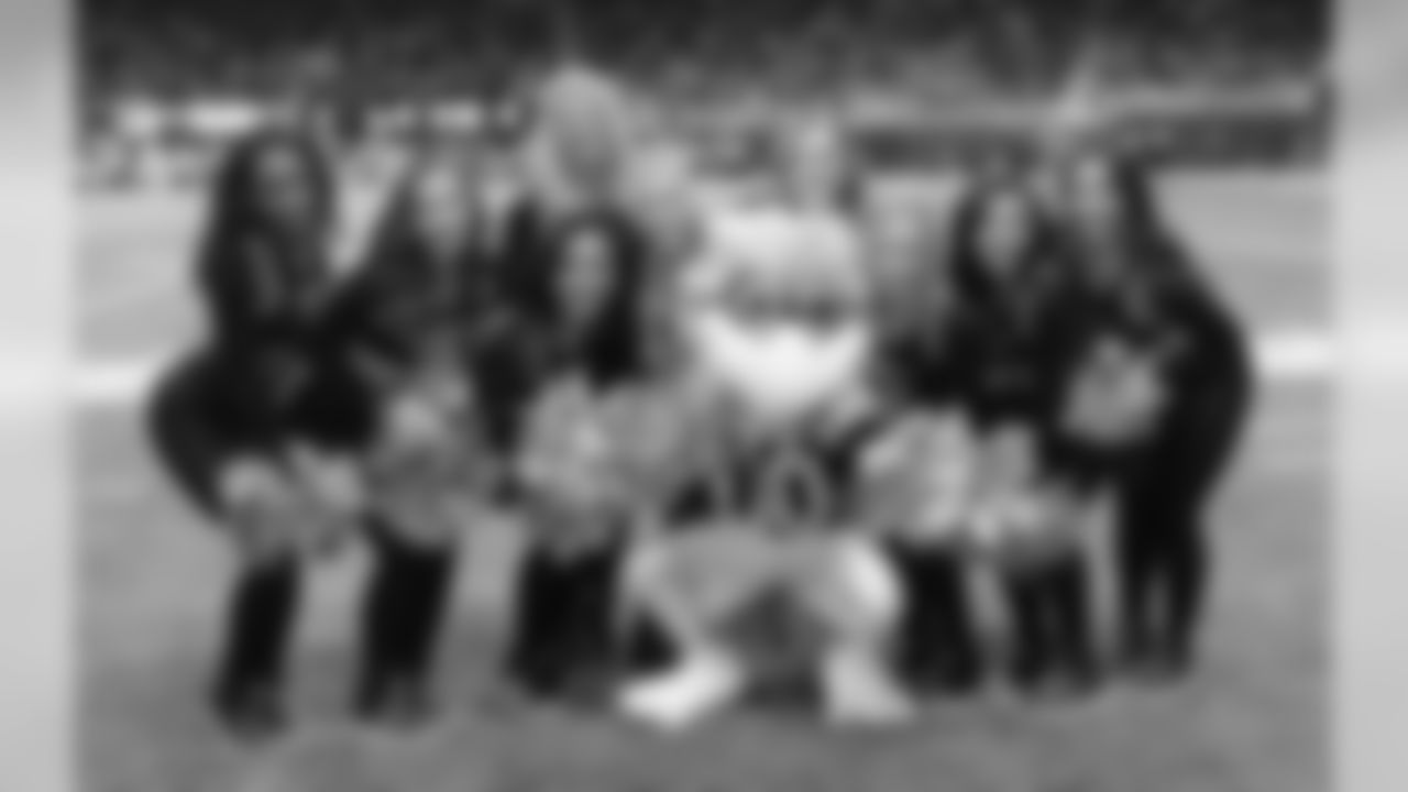 AM9U0727_2000