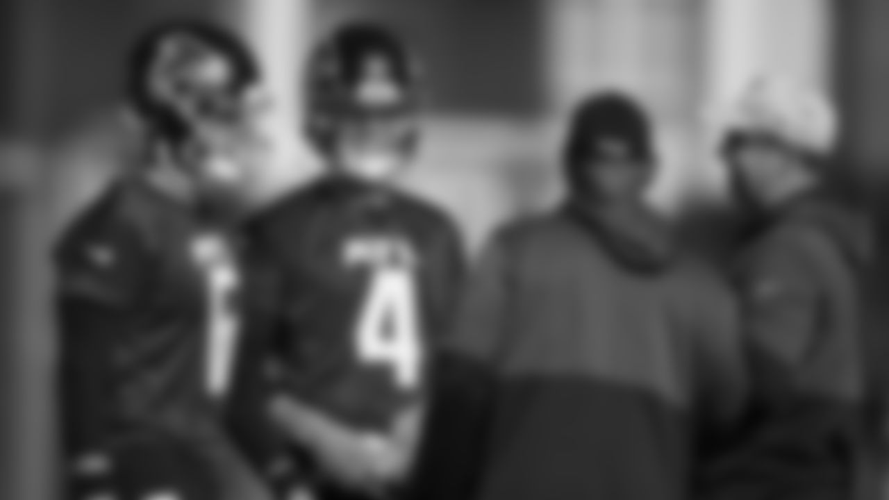 Atlanta Falcons quarterback Desmond Ridder #4 and quarterback Logan Woodside #6 during practice in Flowery Branch, Georgia, on Wednesday, December 28, 2022. (Photo by Shanna Lockwood/Atlanta Falcons)