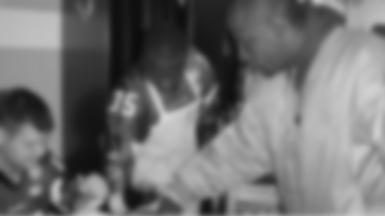The Atlanta Falcons Rookie Club and Kroy Biermann served Thanksgiving Lunch