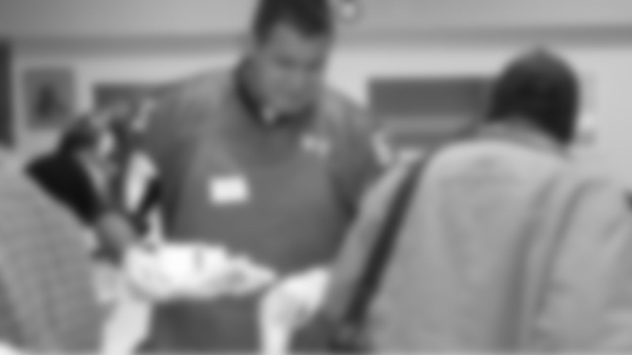 The Atlanta Falcons Rookie Club and Kroy Biermann served Thanksgiving Lunch