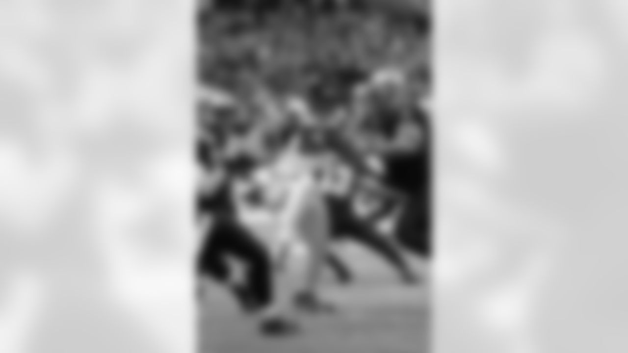 The Falcons and Saints face off in the Superdome for a shot at the NFC South title // Falcons at Saints - 2011 // Dec. 26, 2011 // New Orleans -