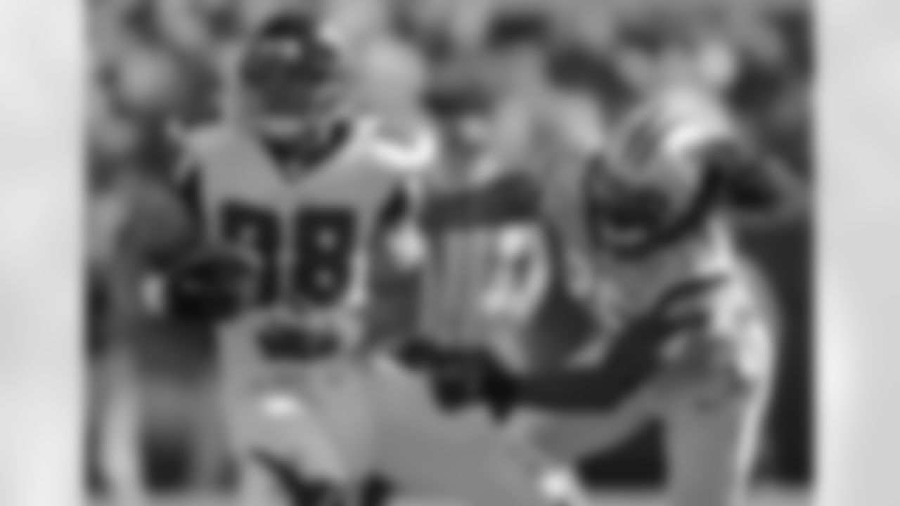 Panthers S Robert Lester reaches out for TE Tony Gonzalez