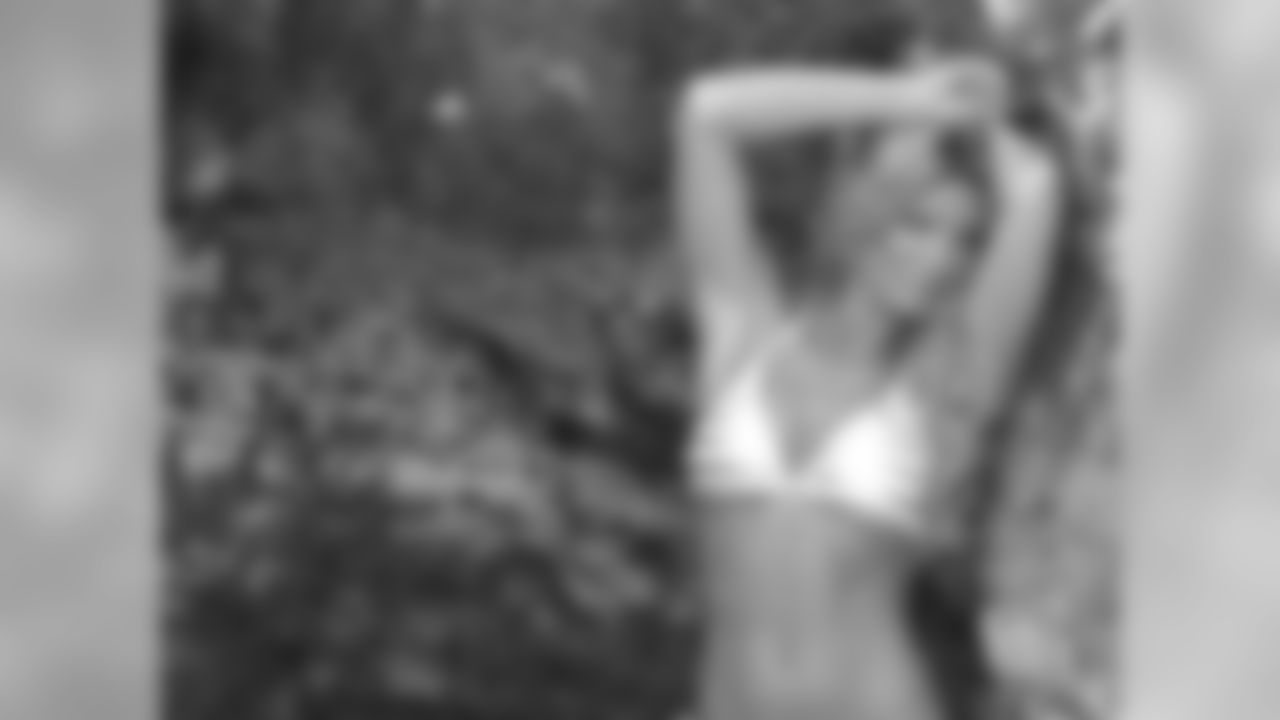Naiz B. // 2011 Atlanta Falcons Cheerleaders Swimsuit Calendar Photo Shoot // 2011 // Bermuda -