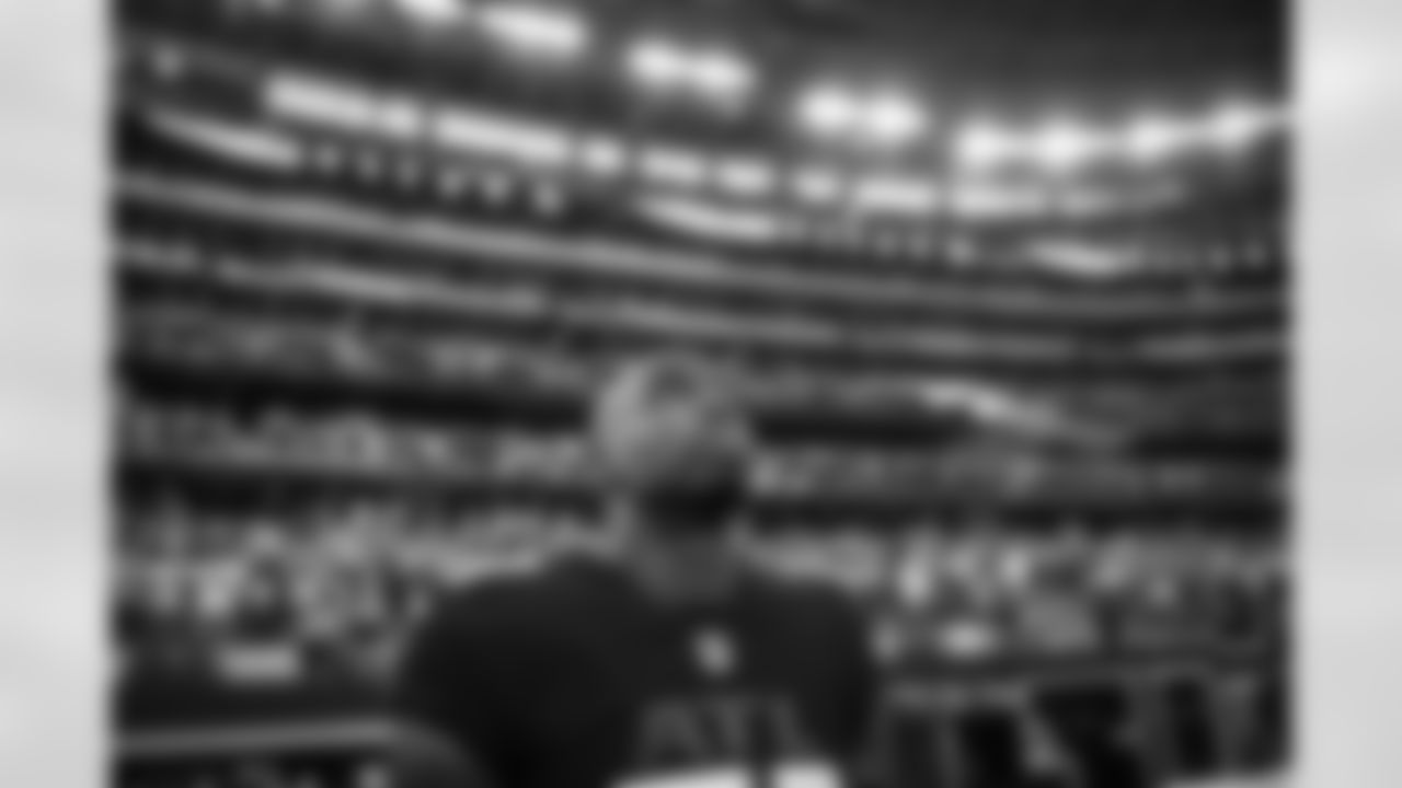 Atlanta Falcons safety Duron Harmon #21 is seen on the sideline prior to a game against the Dallas Cowboys at AT&T Stadium in Arlington, Texas on Sunday, November 14, 2021. (Photo by Brandon Magnus/Atlanta Falcons)
