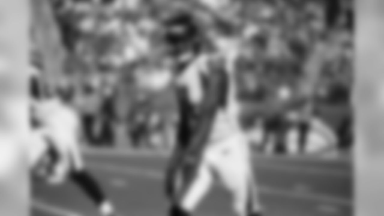WR Julio Jones waits on the line