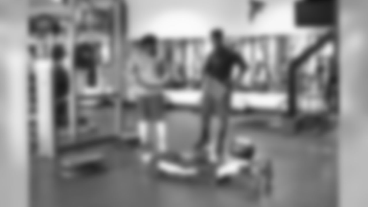 S Kemal Ishmael and LB Joplo Bartu are focused as the athletic performance staff does a demonstration at voluntary workouts