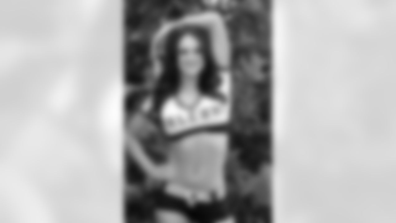 Alice F. // 2011 Atlanta Falcons Cheerleaders Studio Shots // 2011 // Atlanta -