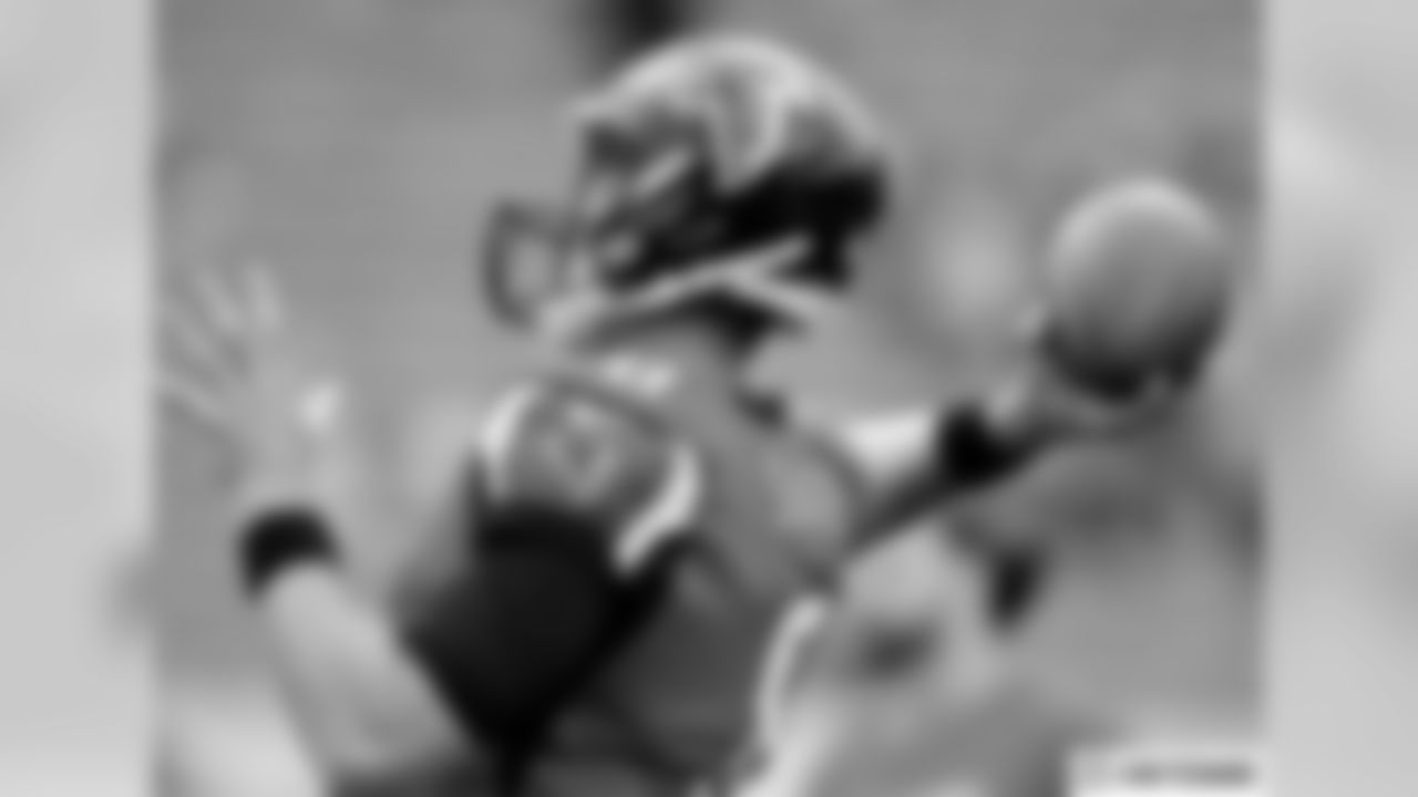 QB Matt Schaub: "Pumped to return to the @atlantafalcons for year 16. #riseup #lfg"