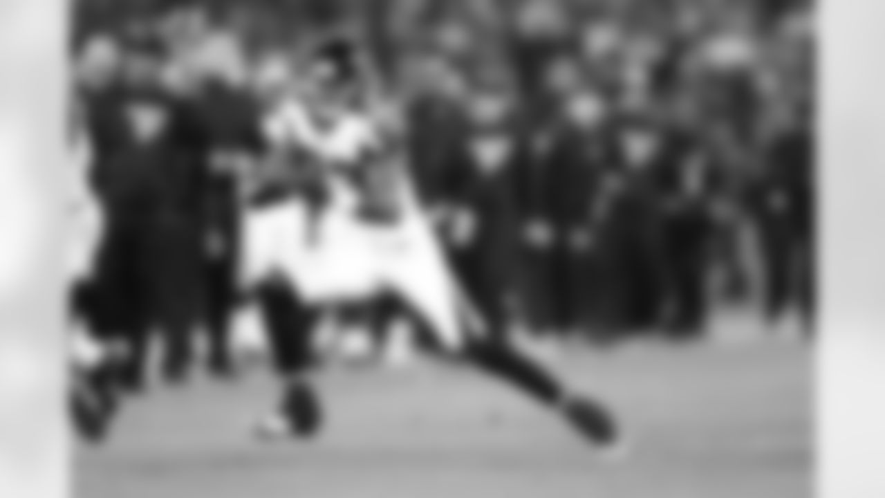 WR Harry Douglas