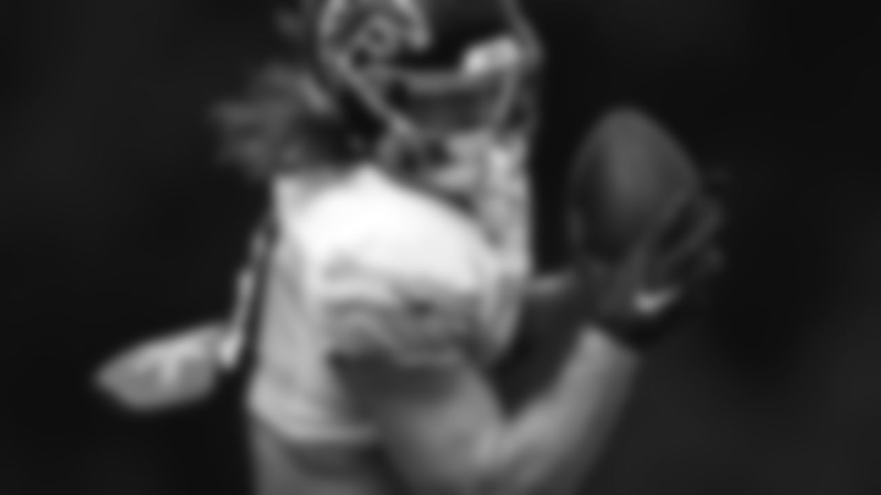 Atlanta Falcons tight end Hayden Hurst #81 during team practice at Atlanta Falcons Headquarters in Flowery Branch, Georgia, on Friday September 22, 2021. (Photo by Brandon Magnus/Atlanta Falcons)