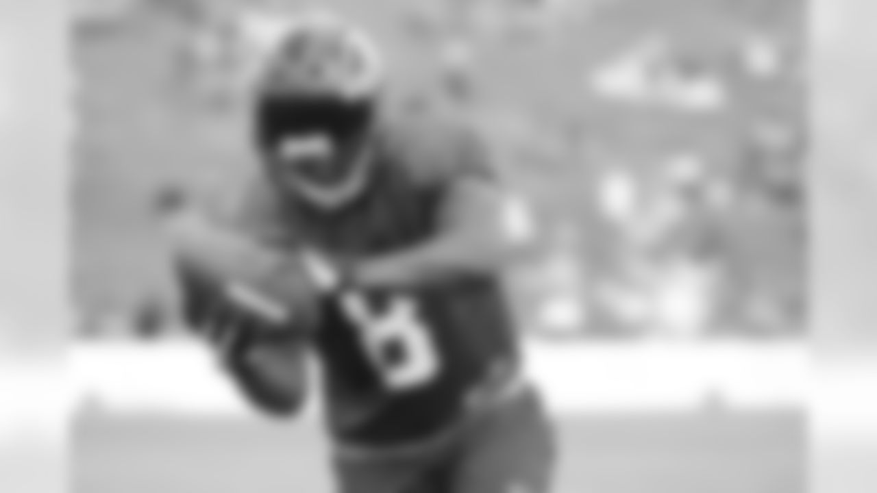 WR Jabin Sambrano