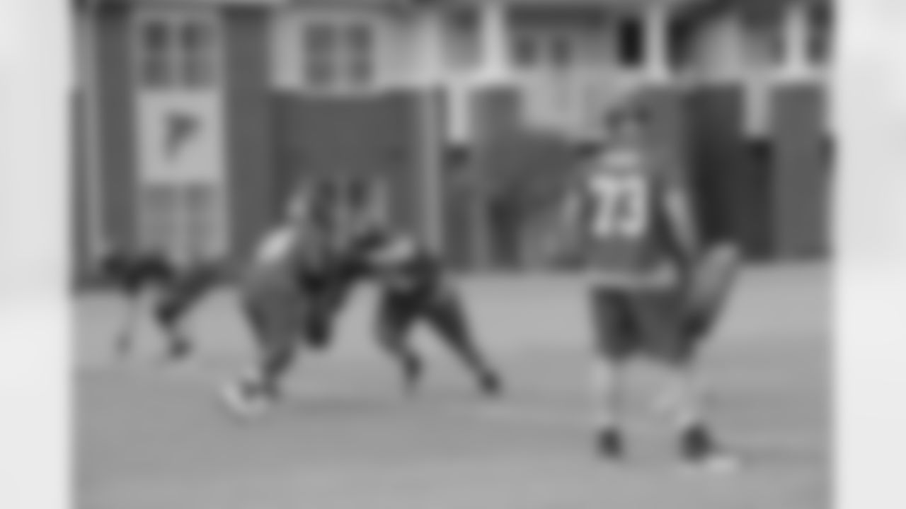 Peter Konz works with Phillipkeith Manley // 2012 Rookie Minicamp – Day 2 // May 12, 2012 // Flowery Branch –
