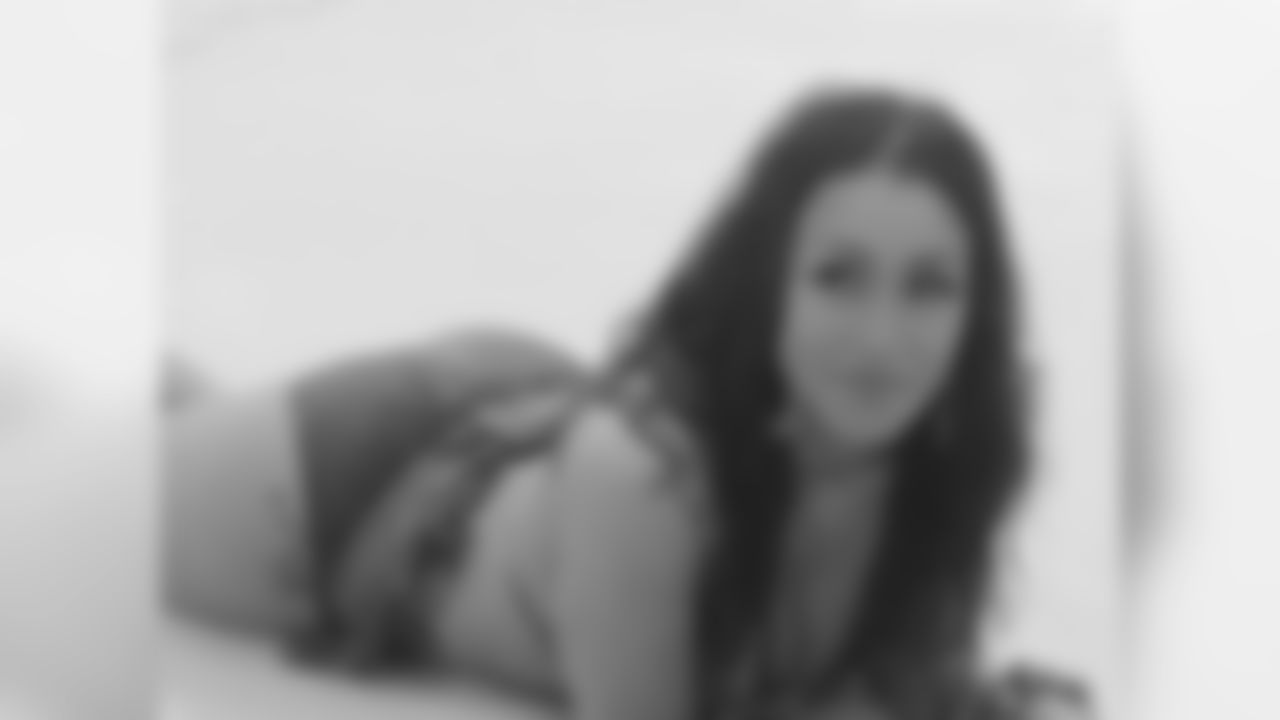 Jordan O. // 2011 Atlanta Falcons Cheerleaders Swimsuit Calendar Photo Shoot // 2011 // Bermuda -