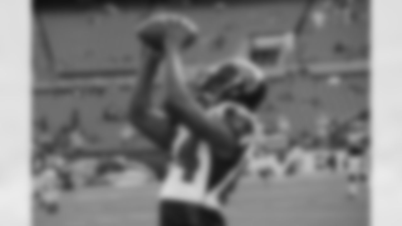 WR Roddy White catches a ball in pregame warmup