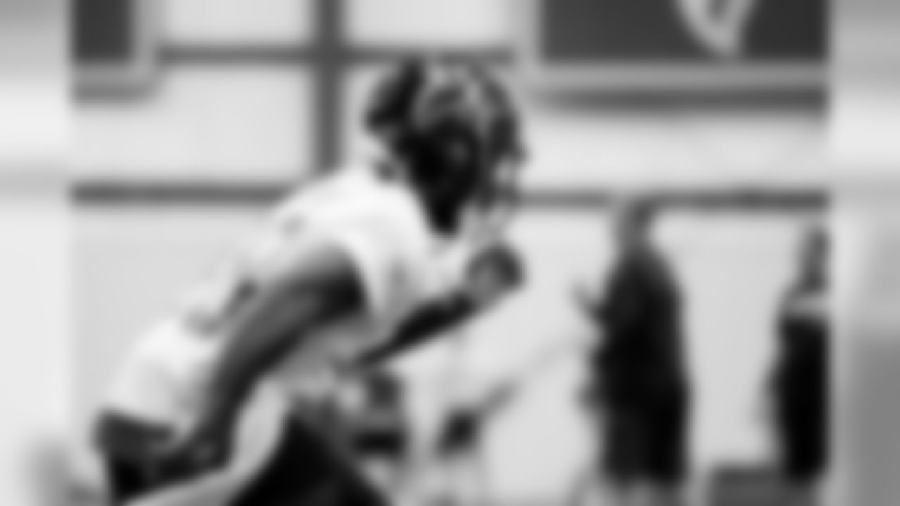 Atlanta Falcons running back Kenjon Barner #38 runs during practice. (Photo by Kara Durrette/Atlanta Falcons).