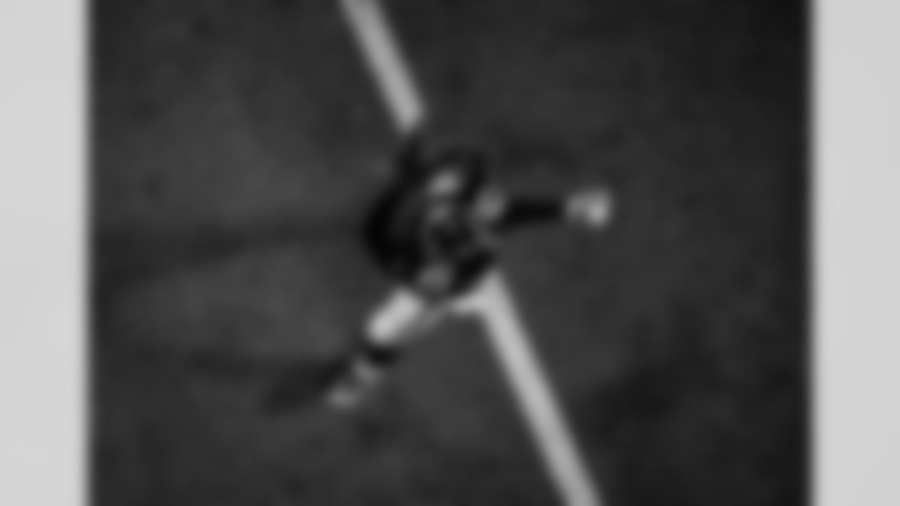 Atlanta Falcons safety Duron Harmon #21 warms up prior to a game against the Tampa Bay Buccaneers at Mercedes-Benz Stadium in Atlanta, Georgia on Sunday, December 5, 2021. (Photo by Dakota Williams/Atlanta Falcons)