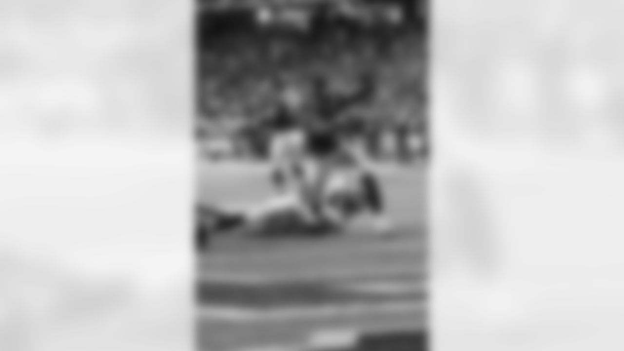 Julio Jones recorded two touchdowns in the Falcons' primetime victory over the Eagles.
