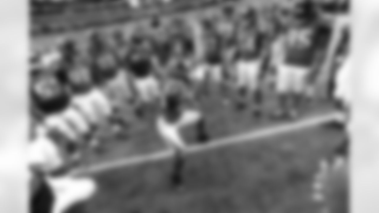 WR Harry Douglas gets loose before the game