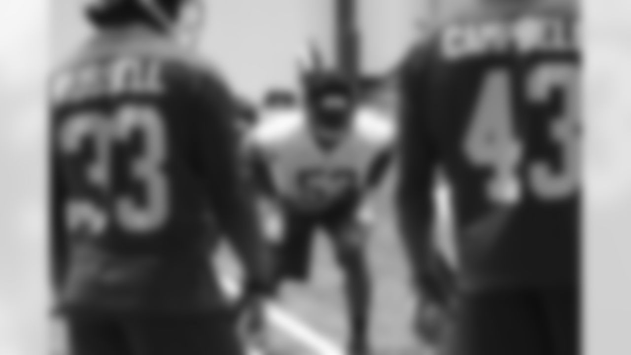LB Brian Banks gets set during a drill