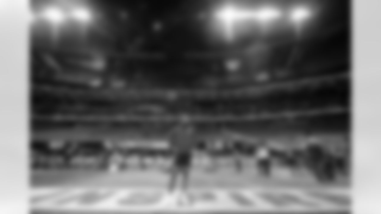 Atlanta Falcons tight end Kyle Pitts #8 warms up prior to a game against the New Orleans Saints at Mercedes-Benz Stadium in Atlanta, Georgia on Sunday, January 9, 2022. (Photo by Shanna Lockwood/Atlanta Falcons)