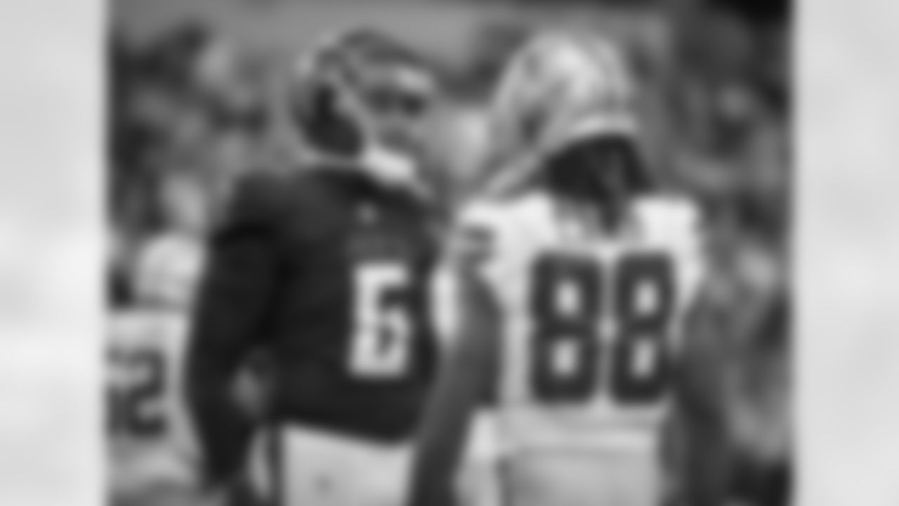 Atlanta Falcons outside linebacker Dante Fowler Jr. #6 and Dallas Cowboys wide receiver CeeDee Lamb #88 have words during the first half of a game at AT&T Stadium in Arlington, Texas on Sunday, November 14, 2021. (Photo by Brandon Magnus/Atlanta Falcons)