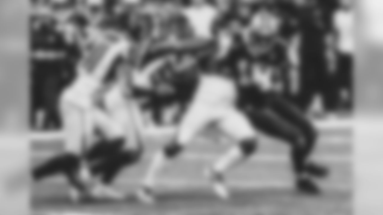 S Sharrod Neasman, LB Bruce Carter
