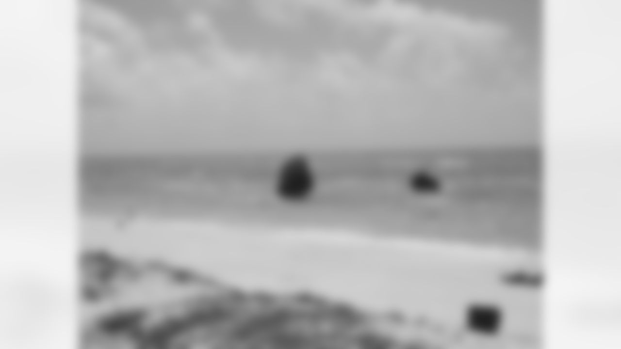 2011 Atlanta Falcons Cheerleaders Swimsuit Calendar Photo Shoot // 2011 // Bermuda -