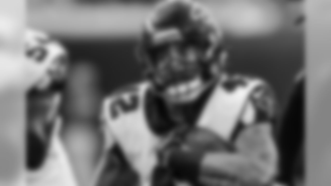 LB Duke Riley