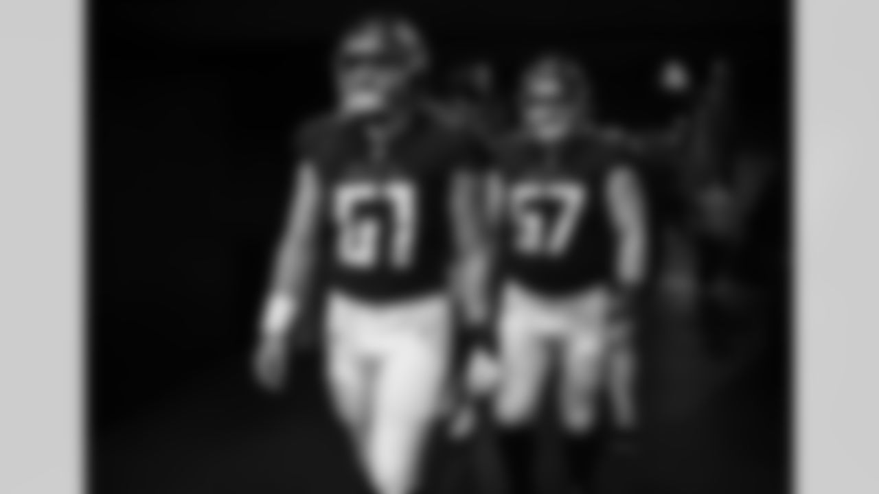 The Atlanta Falcons take the field prior to a game against the Dallas Cowboys at AT&T Stadium in Arlington, Texas on Sunday, November 14, 2021. (Photo by Brandon Magnus/Atlanta Falcons)