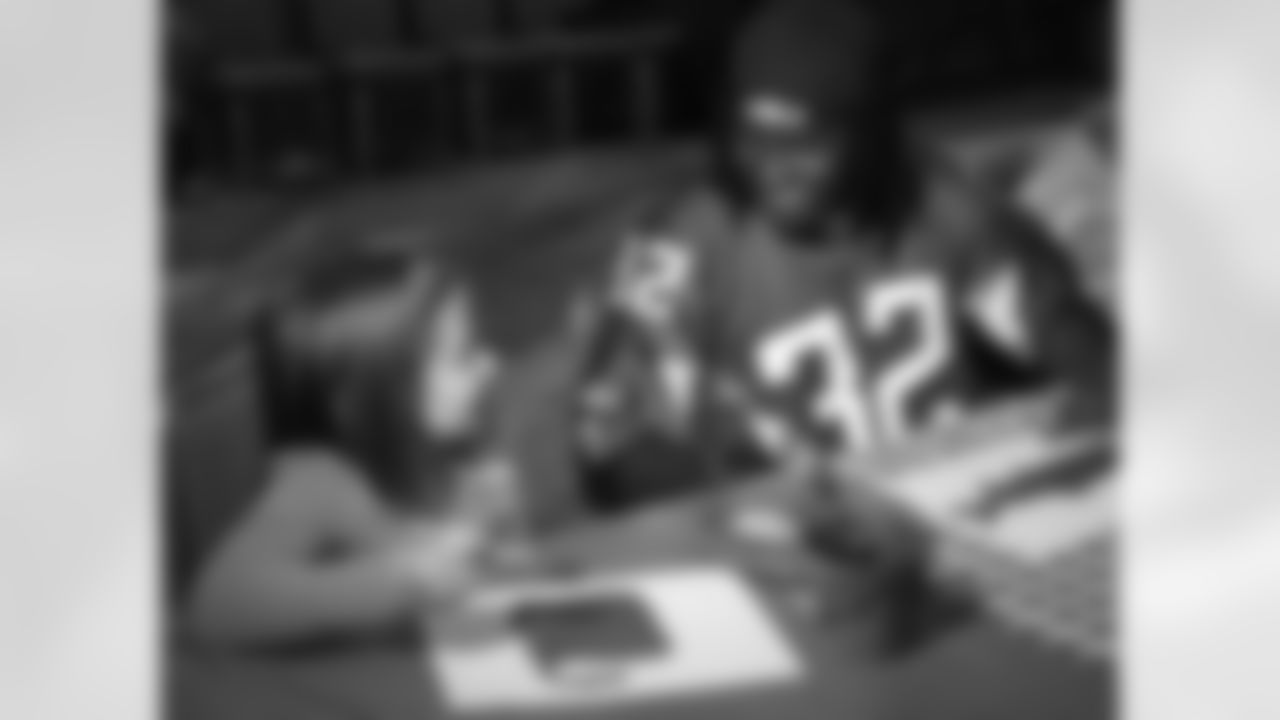Falcons players spend time with kids from Childrens' Healthcare of Atlanta