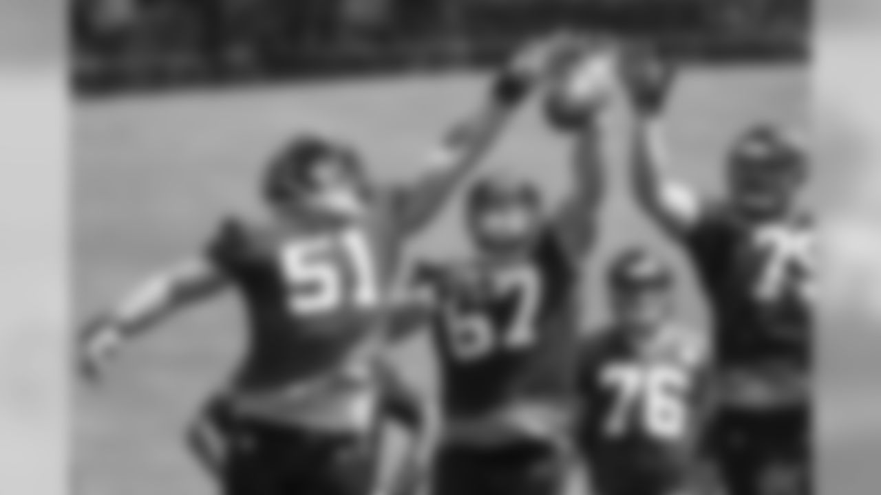 G Andy Levitre participates in offensive line drills