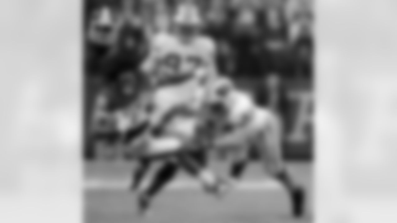 Wisconsin ILB Chris Borland (#44) (5-11, 246)