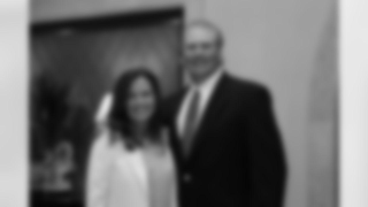 Ring of Honor member Steve Bartkowski and his wife, Sandee