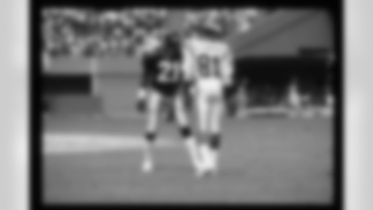Atlanta Falcons defensive back Deion Sanders #21 during the game in Atlanta against the Minnesota Vikings on September 8, 1991 (Photo by Jimmy Cribb)