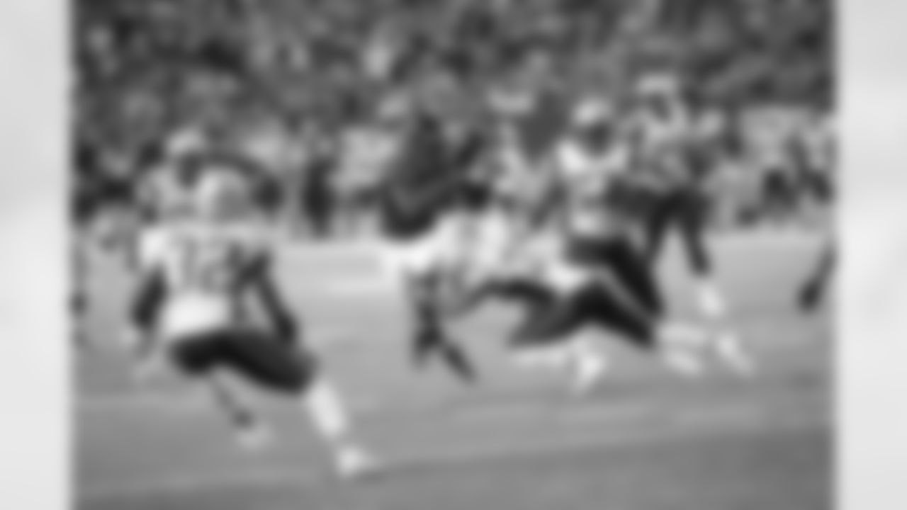 RB Jason Snelling runs the ball