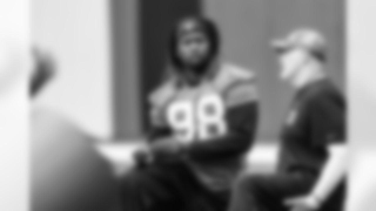 DE Takkarist McKinley