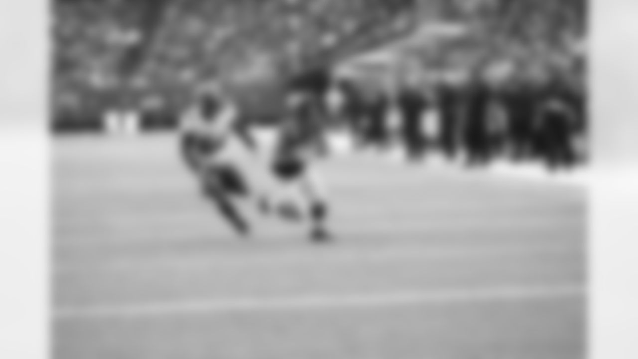 RB Jacquizz Rodgers runs toward the end zone
