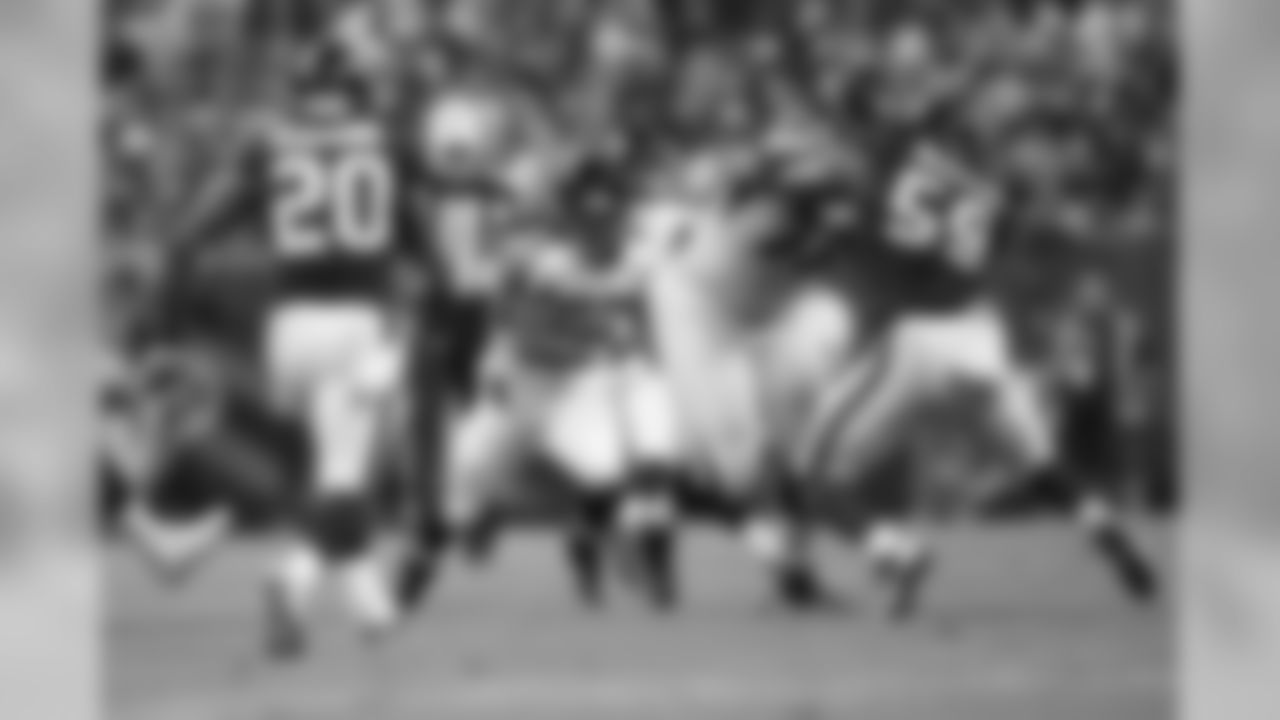 RB Devonta Freeman runs the ball following a block.