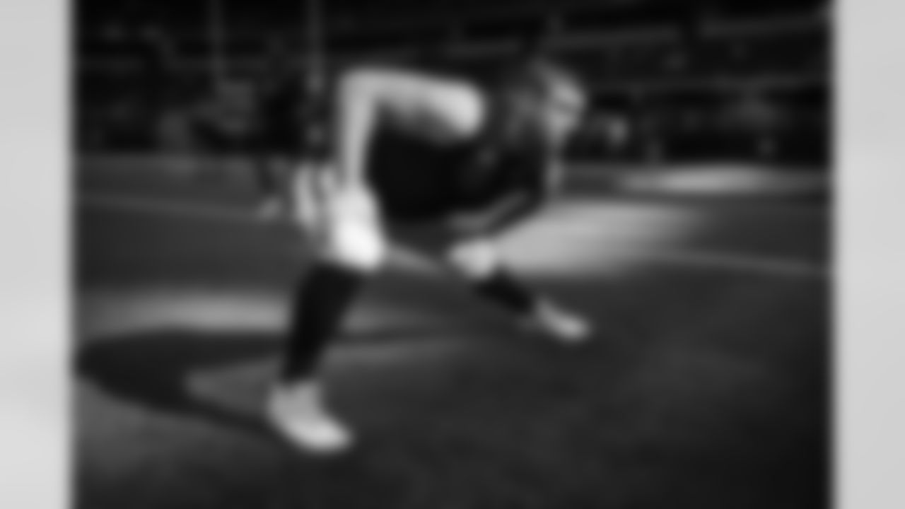 Atlanta Falcons guard Chris Lindstrom #63 warms up prior to a game against the Dallas Cowboys at AT&T Stadium in Arlington, Texas on Sunday, November 14, 2021. (Photo by Brandon Magnus/Atlanta Falcons)