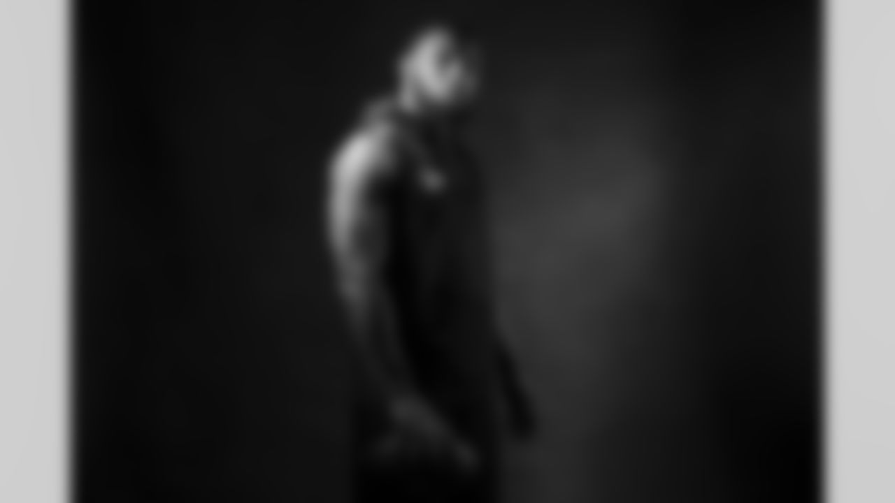 Oregon defensive lineman Kayvon Thibodeaux (45) poses for a portrait during the NFL Scouting Combine, Friday, March 4, 2022 in Indianapolis. (Todd Rosenberg via AP)