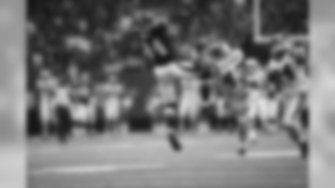 WR Roddy White's acrobatic catch to extend the game winning drive