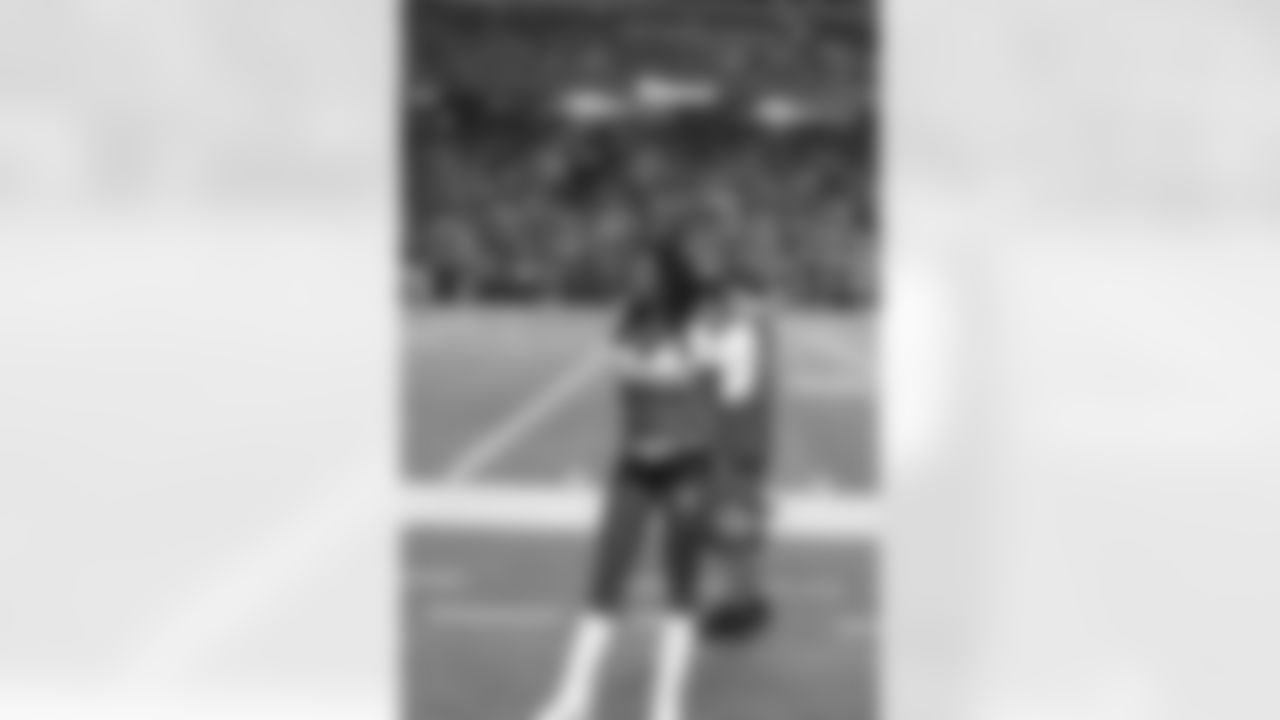 Shamea M. // 2010 Atlanta Falcons Cheerleaders Game Shots // 2010 // Atlanta -