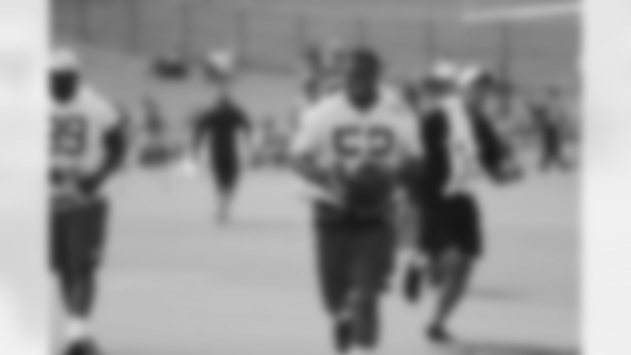 LB Akeem Dent