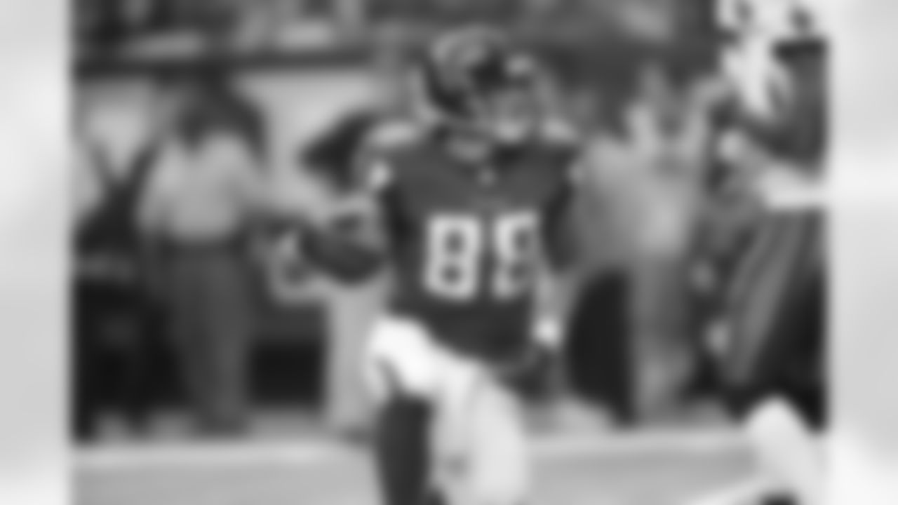 TE Tony Gonzalez