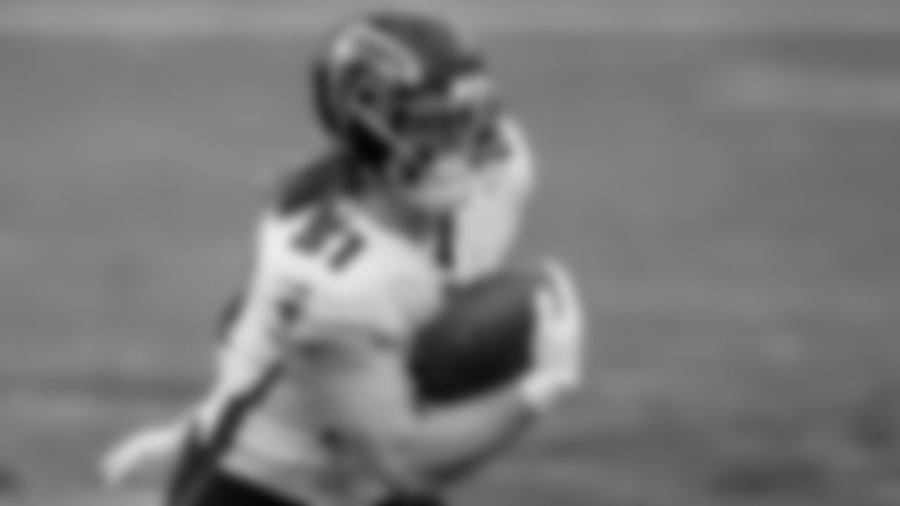 Atlanta Falcons tight end Hayden Hurst #81 runs the ball against the Tampa Bay Buccaneers on January 3, 2021.