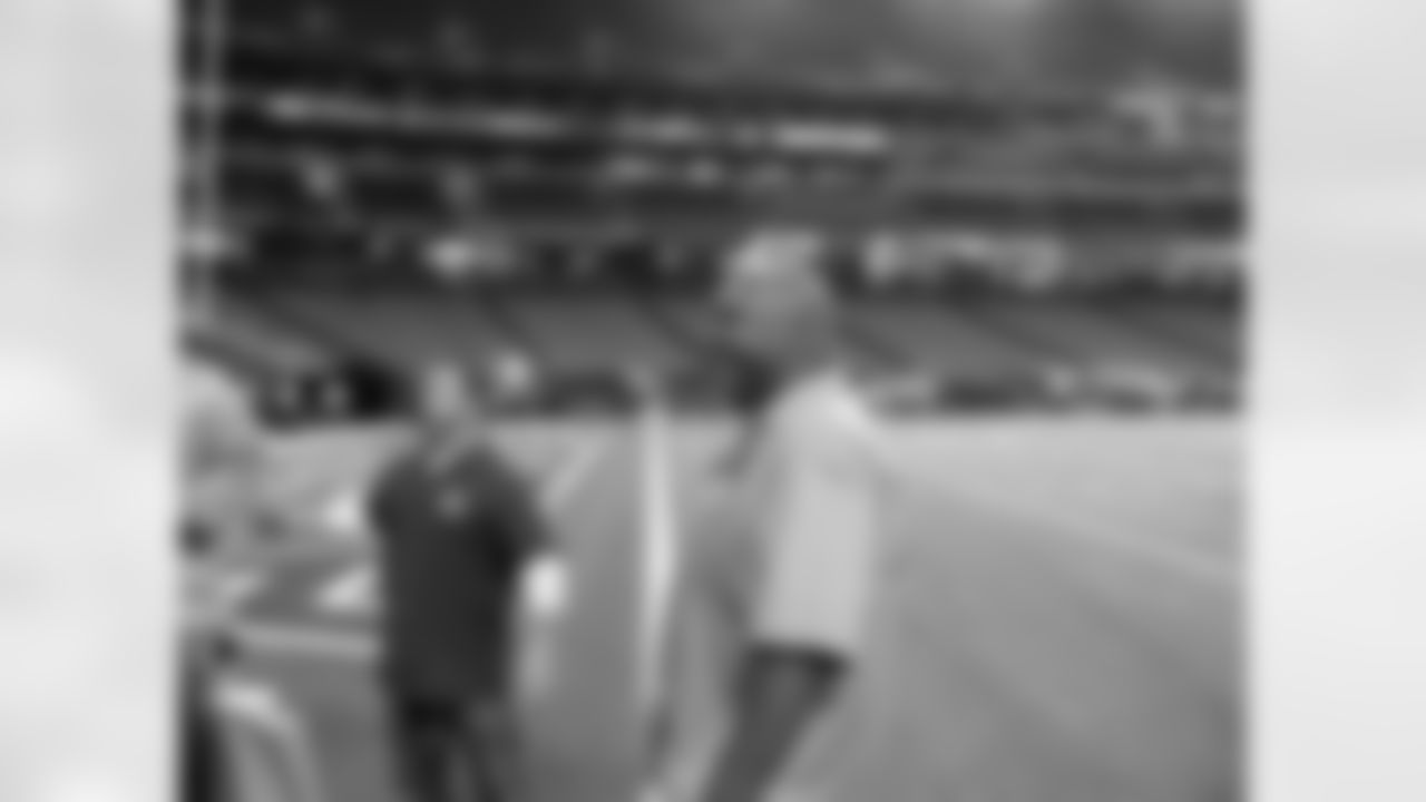 Miller Lite personality arrives at the Georgia Dome. Falcons vs Ravens // 11/11/10 - Georgia Dome