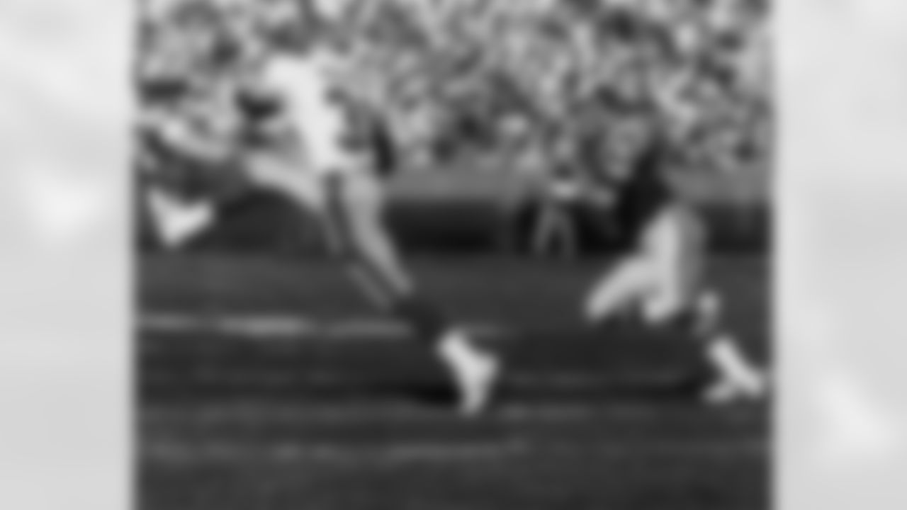 1979: Rookie RB William Andrews establishes a new club single-game rushing record with 167-yard performance at New Orleans in his NFL debut.